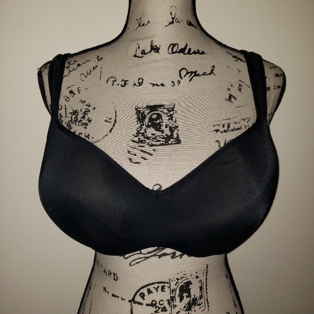 Cacique Smooth Lightly Lined Balconette Bra

40DD